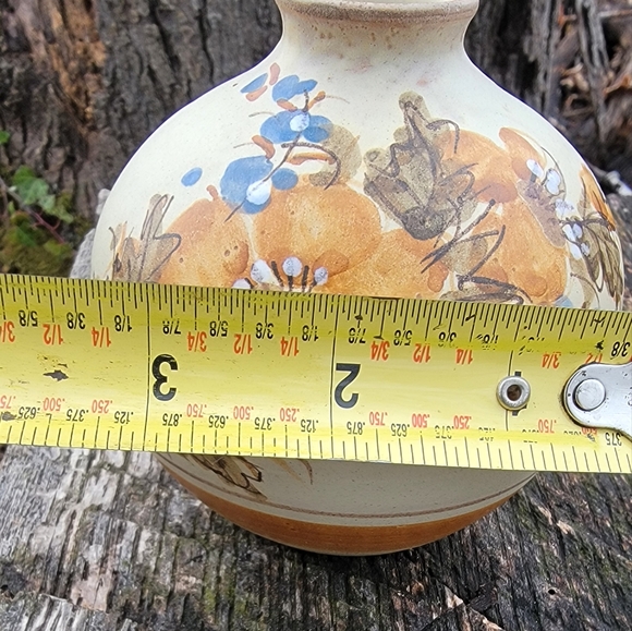 Handcrafted floral pottery vase. - Picture 6 of 6